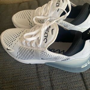 NIKE AIRMAX 270